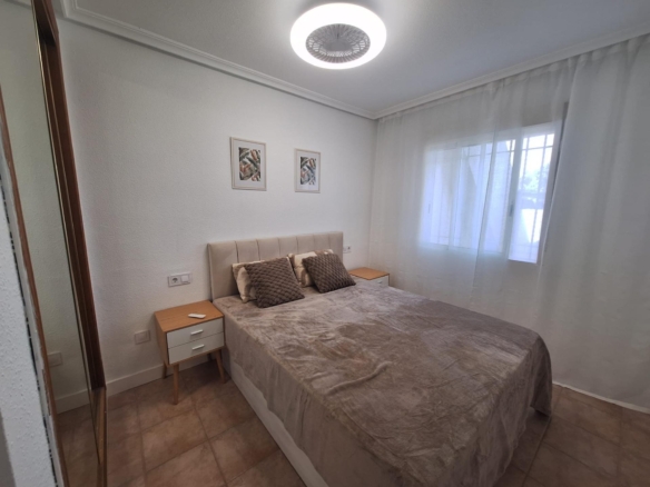 Bungalow con piscina en una de las zonas más practicas de Torrevieja