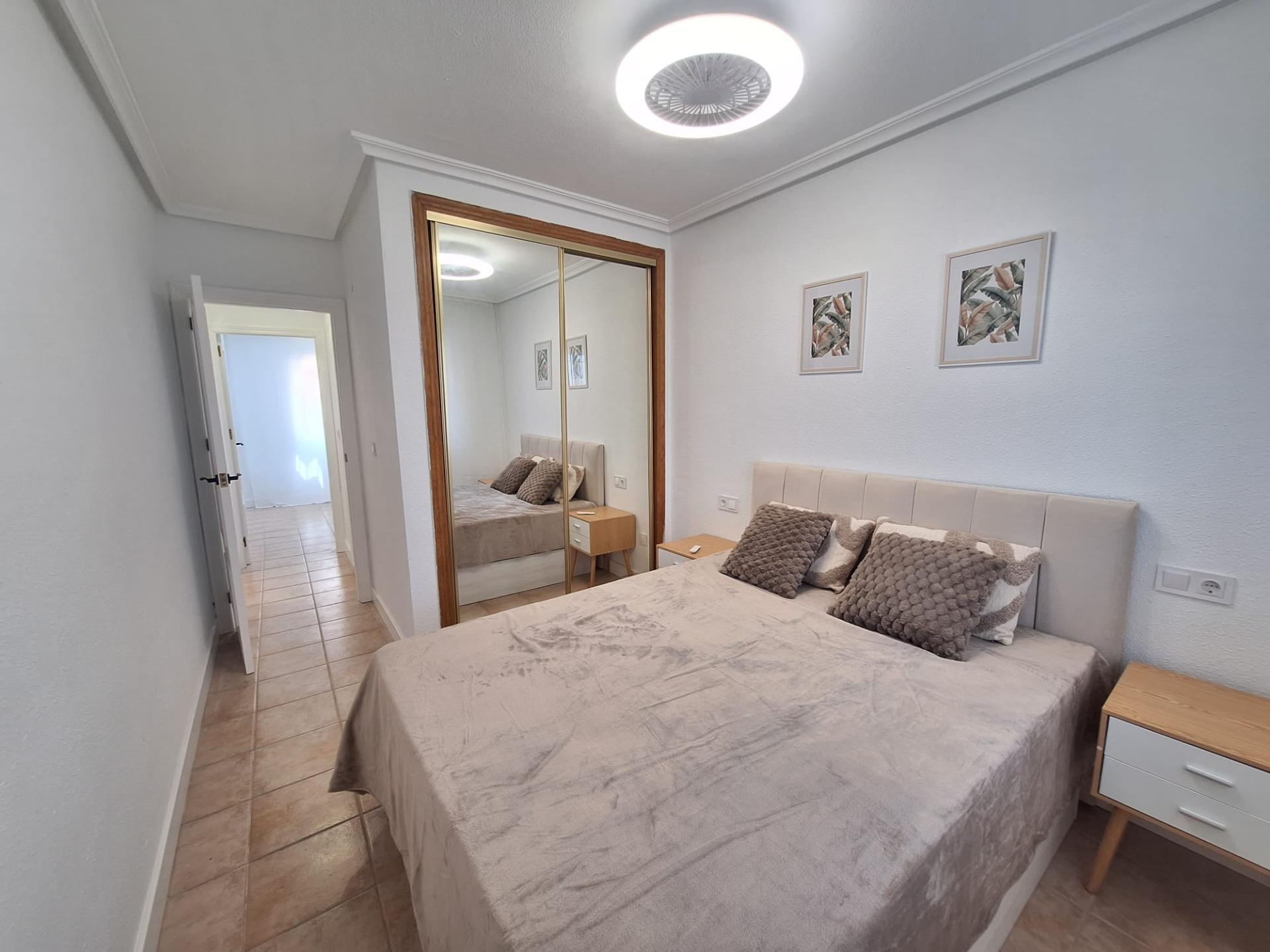 Bungalow con piscina en una de las zonas más practicas de Torrevieja