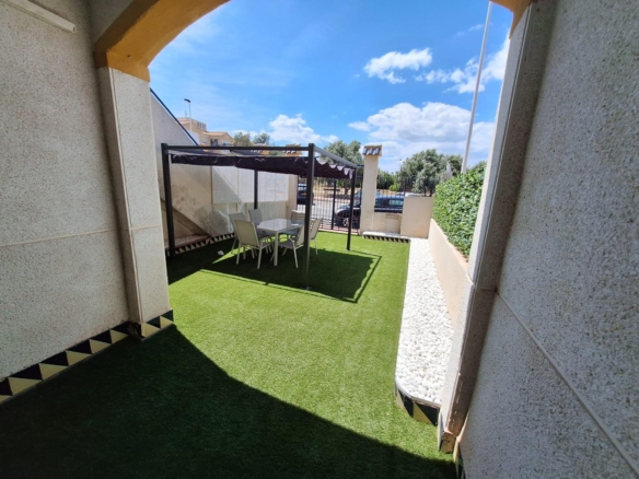 Bungalow con piscina en una de las zonas más practicas de Torrevieja