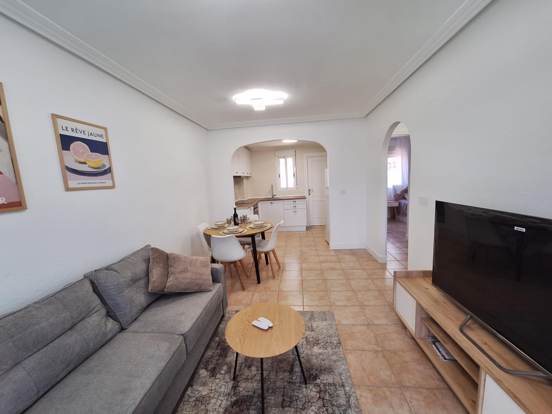 Bungalow con piscina en una de las zonas más practicas de Torrevieja