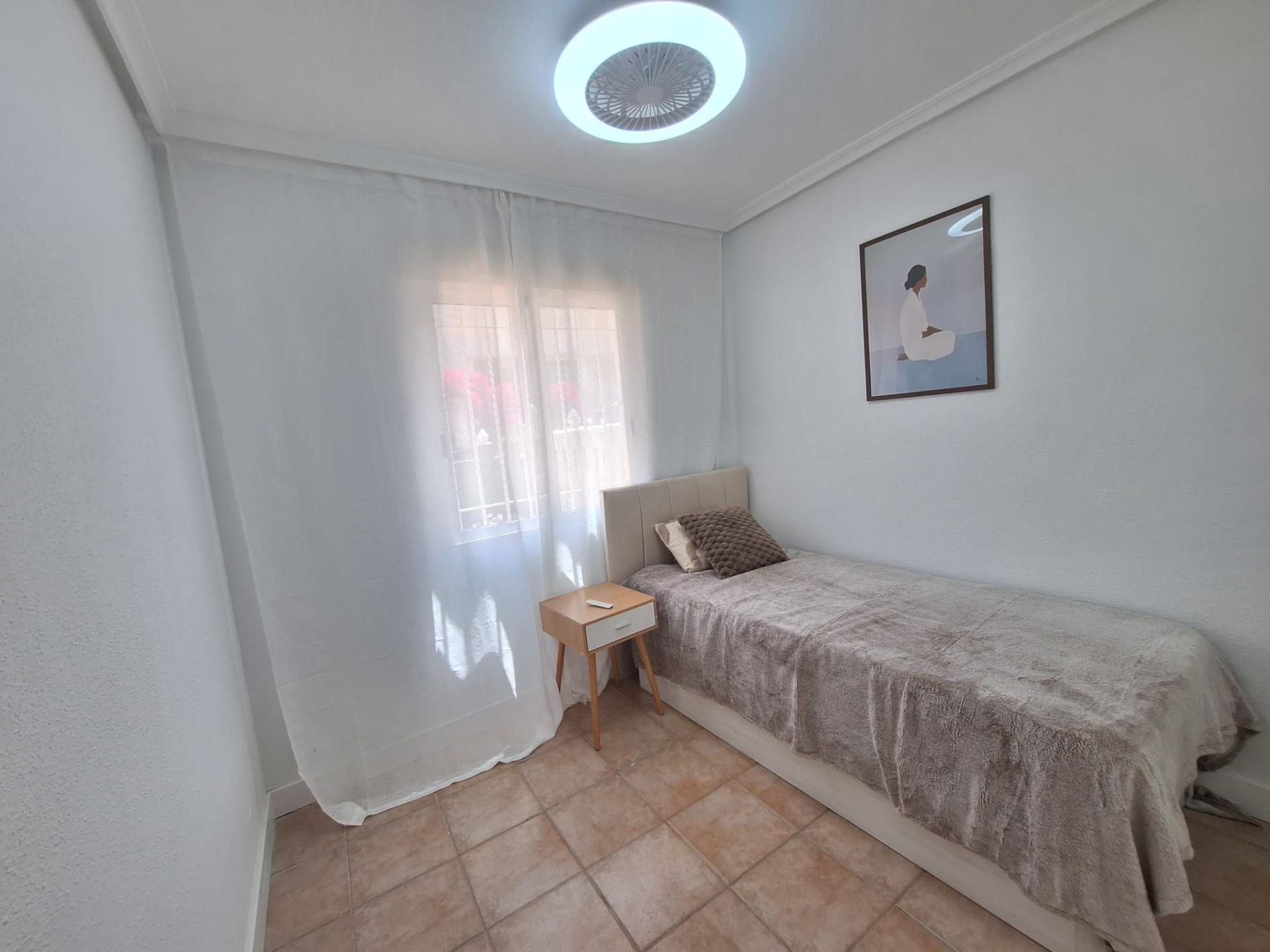Bungalow con piscina en una de las zonas más practicas de Torrevieja