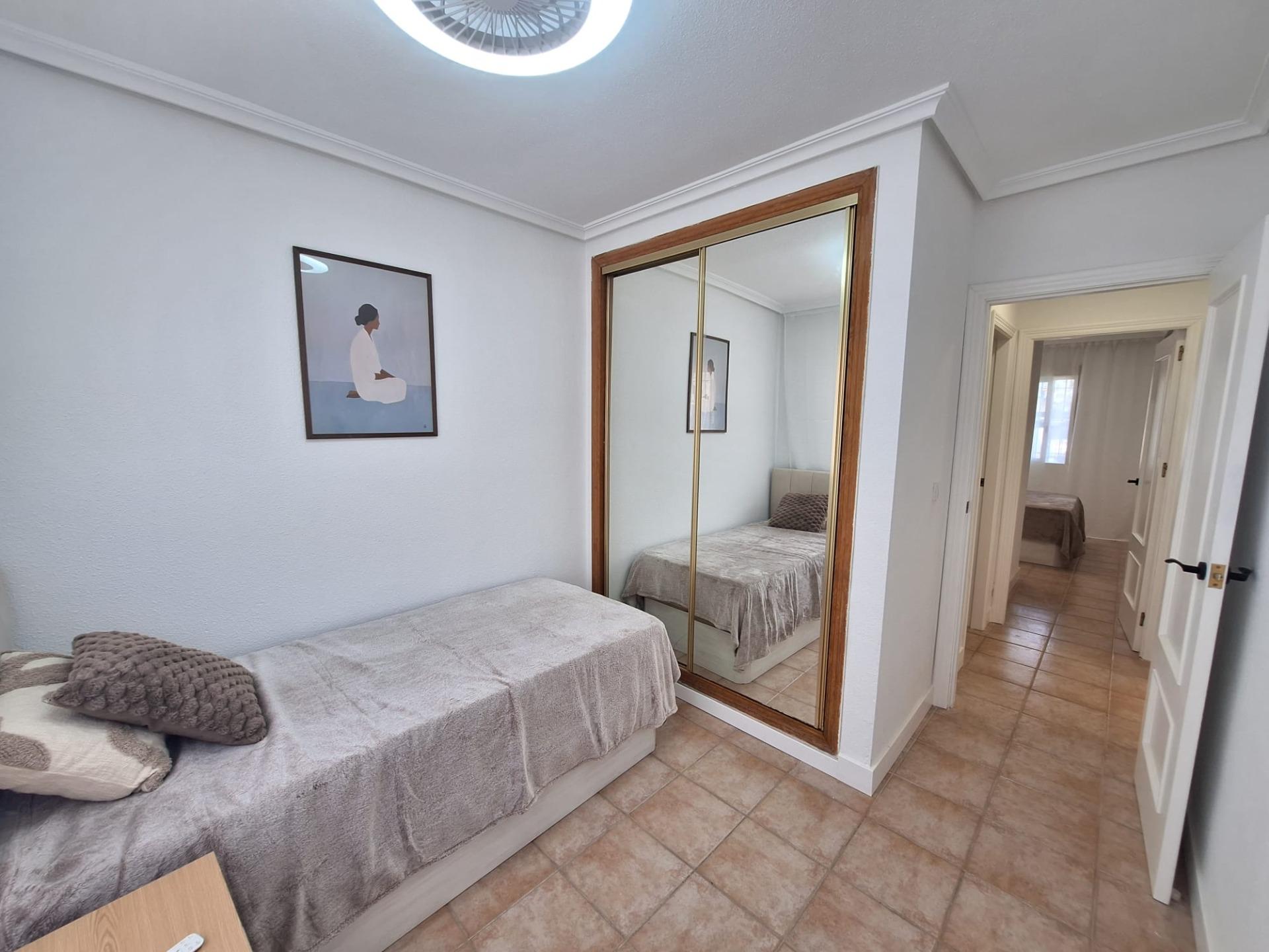 Bungalow con piscina en una de las zonas más practicas de Torrevieja