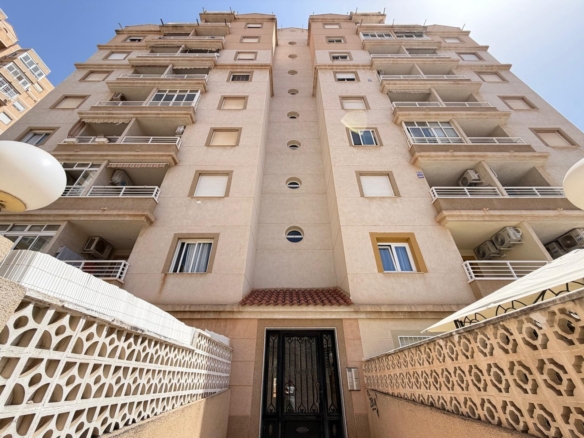 Economico renovado apartamento en Torrevieja<span class="ninja-ref-data" data-ref="TORR003" style="display:none;"></span>