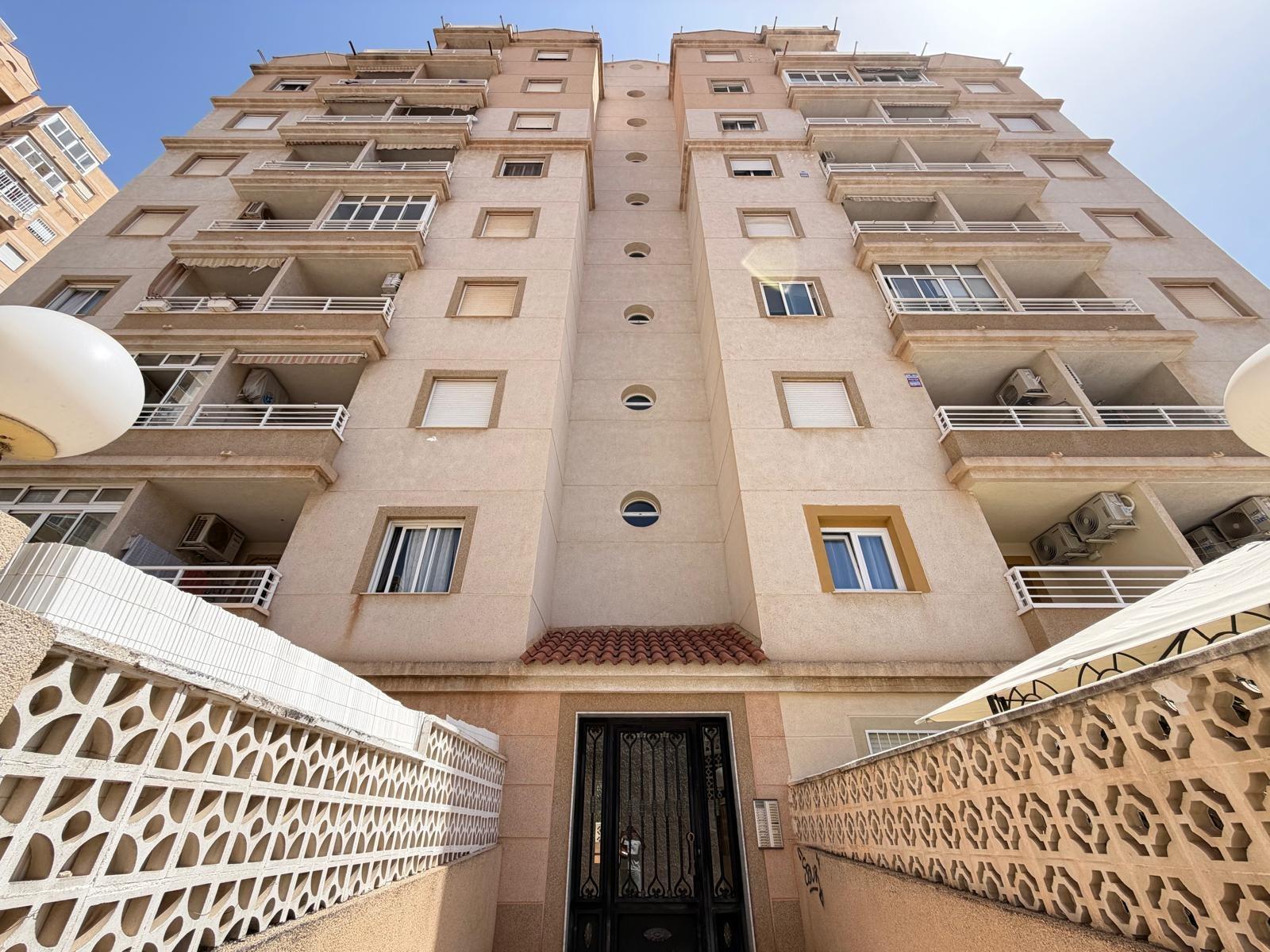 5-64 Economico renovado apartamento en Torrevieja