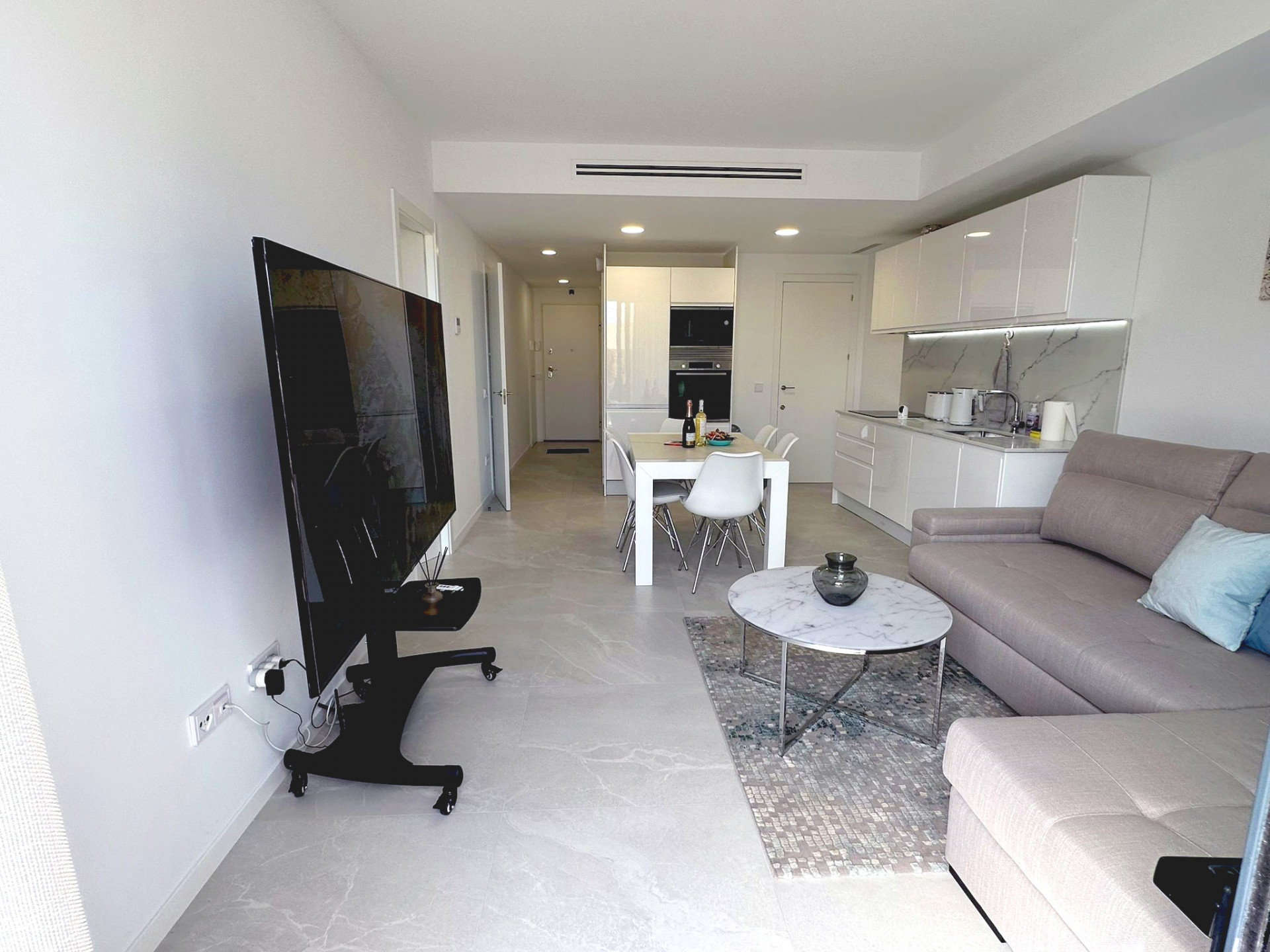 90 Duplex con vista a Benidorm, Fienstrat