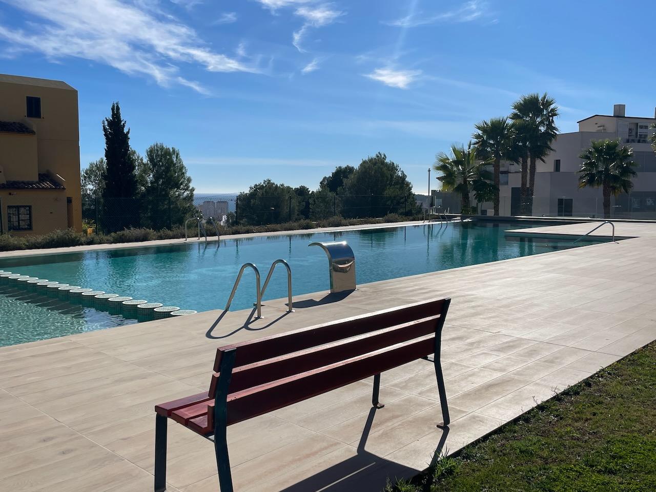Se vende apartamento en planta baja con sótano, en urb. Sierra Cortina Finestrat
