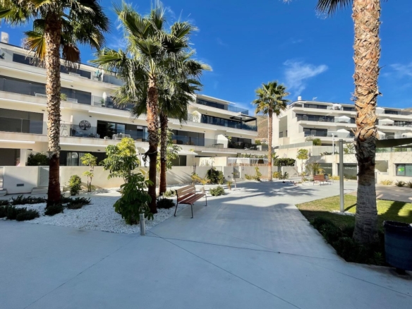 Se vende apartamento en planta baja con sótano, en urb. Sierra Cortina Finestrat