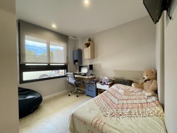 Se vende apartamento en planta baja con sótano, en urb. Sierra Cortina Finestrat