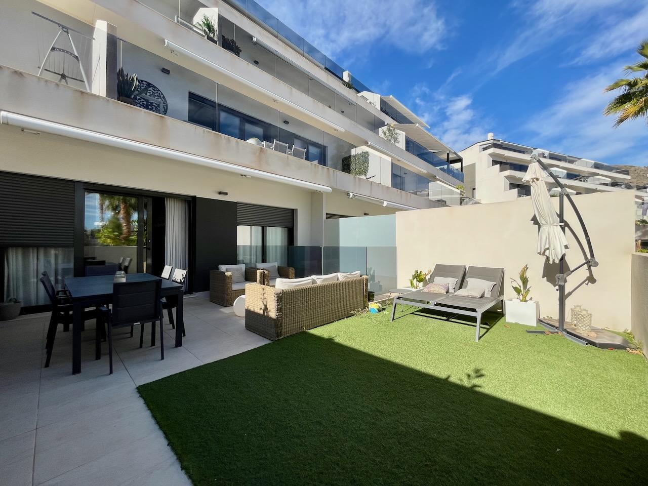 Se vende apartamento en planta baja con sótano, en urb. Sierra Cortina Finestrat