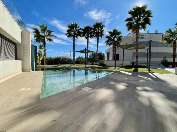 Se vende apartamento en planta baja con sótano, en urb. Sierra Cortina Finestrat
