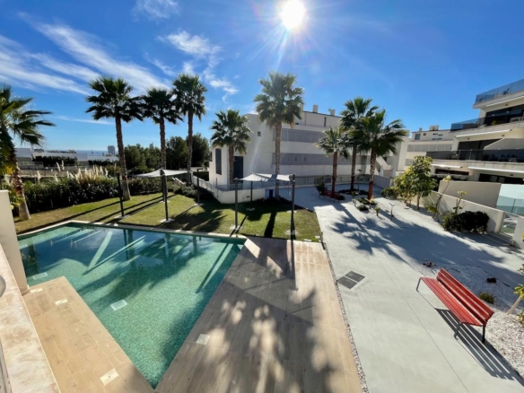 Se vende apartamento en planta baja con sótano, en urb. Sierra Cortina Finestrat