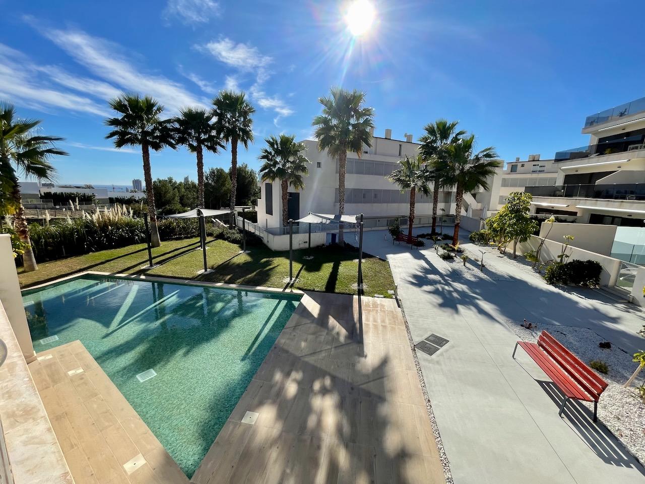Se vende apartamento en planta baja con sótano, en urb. Sierra Cortina Finestrat