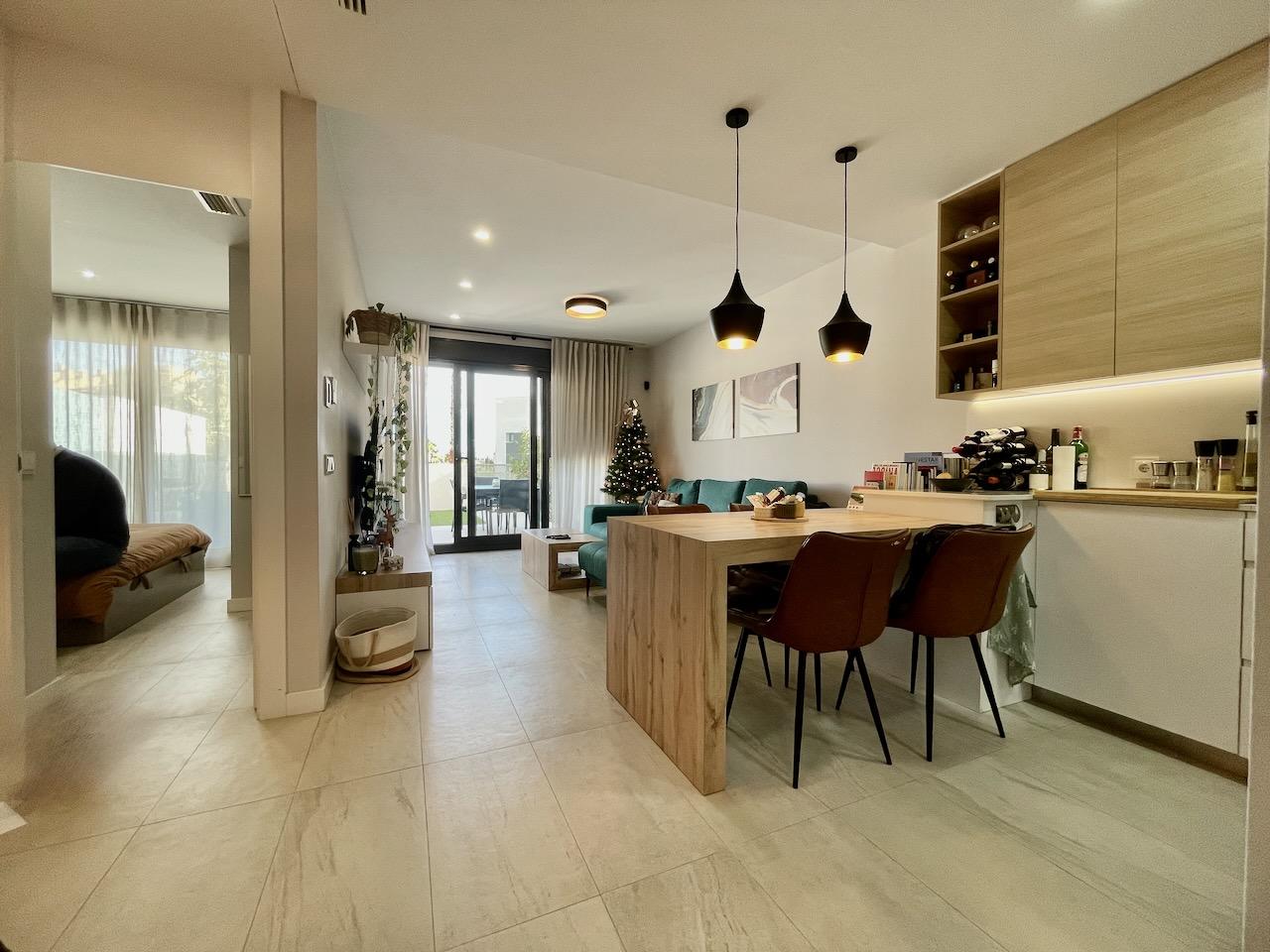 Se vende apartamento en planta baja con sótano, en urb. Sierra Cortina Finestrat
