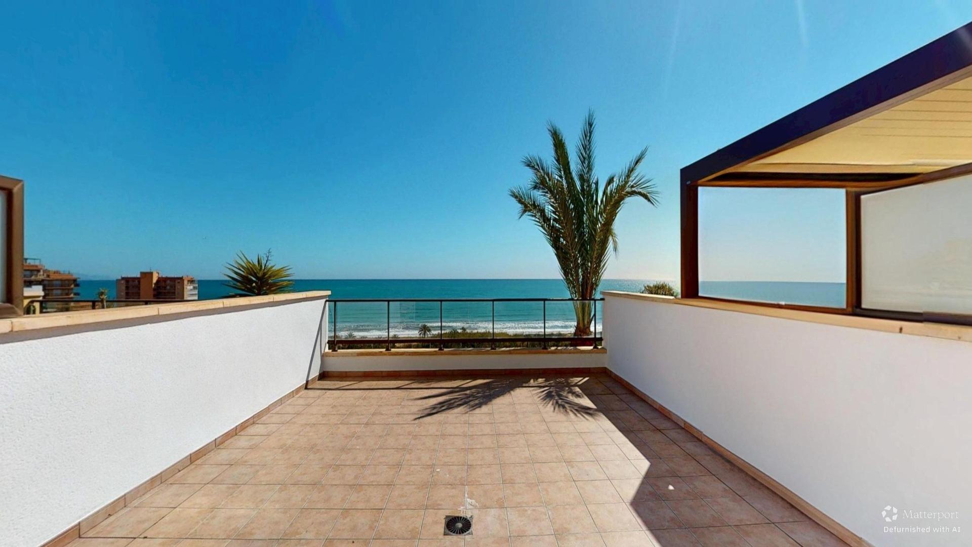 10-1 Exclusivo dúplex en primera línea de playa en Arenales del Sol