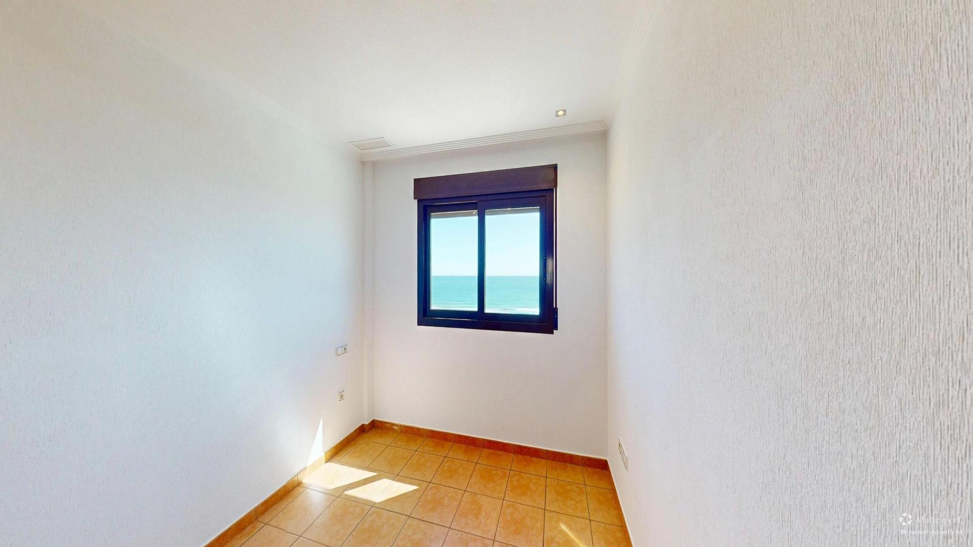 10-12 Exclusivo dúplex en primera línea de playa en Arenales del Sol