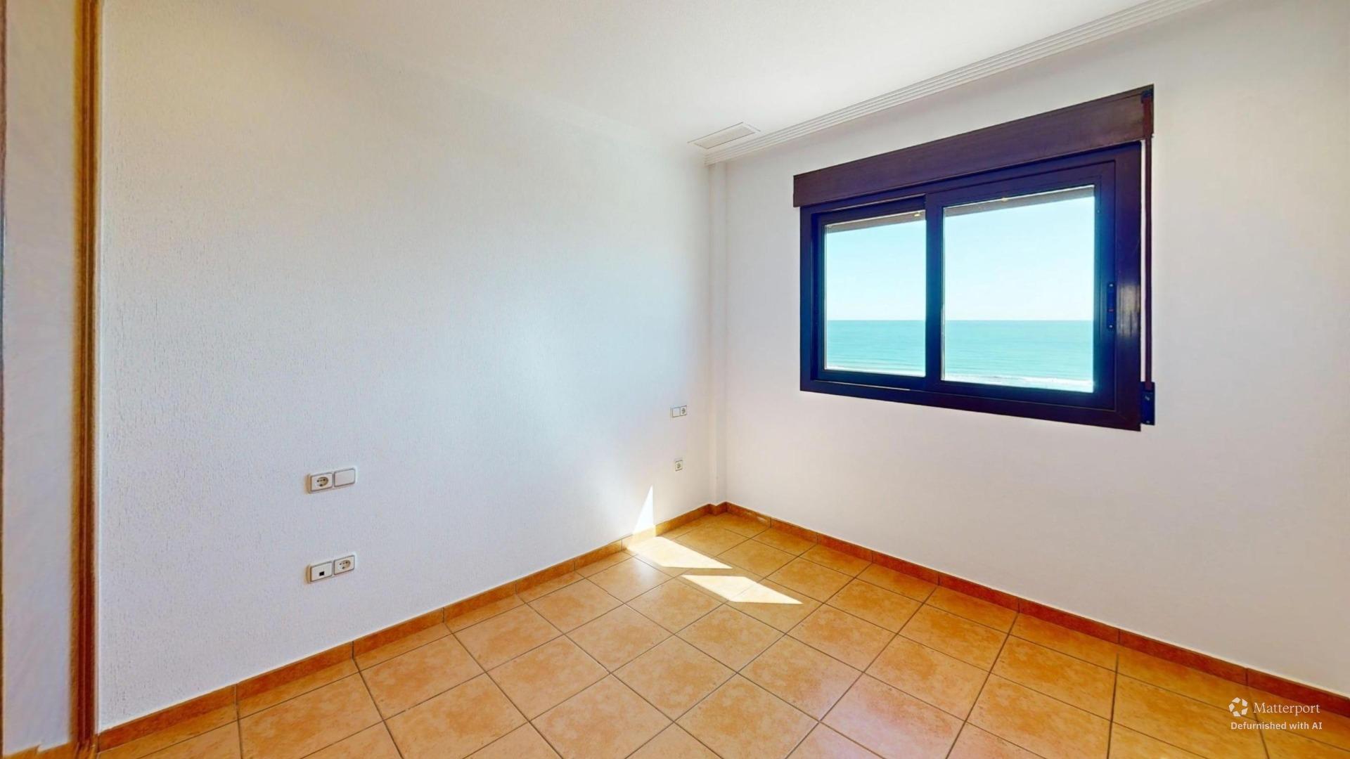 10-15 Exclusivo dúplex en primera línea de playa en Arenales del Sol