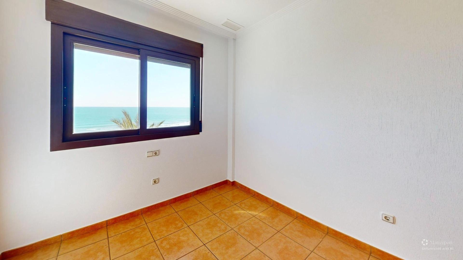 10-17 Exclusivo dúplex en primera línea de playa en Arenales del Sol