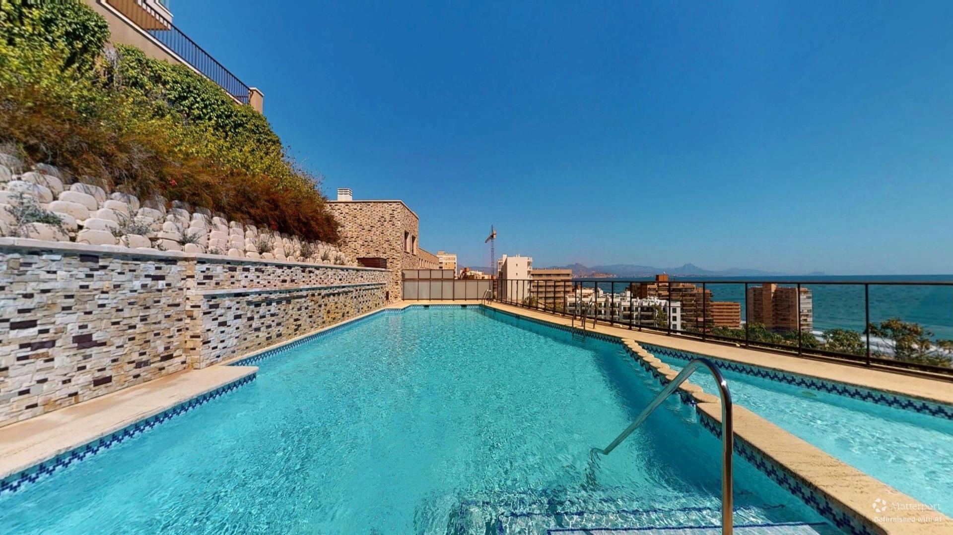 10-19 Exclusivo dúplex en primera línea de playa en Arenales del Sol