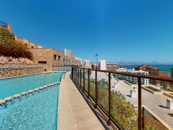 Exclusivo dúplex en primera línea de playa en Arenales del Sol