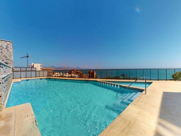 Exclusivo dúplex en primera línea de playa en Arenales del Sol