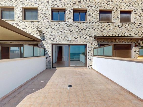 Exclusivo dúplex en primera línea de playa en Arenales del Sol