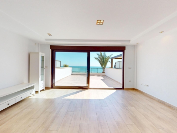 Exclusivo dúplex en primera línea de playa en Arenales del Sol
