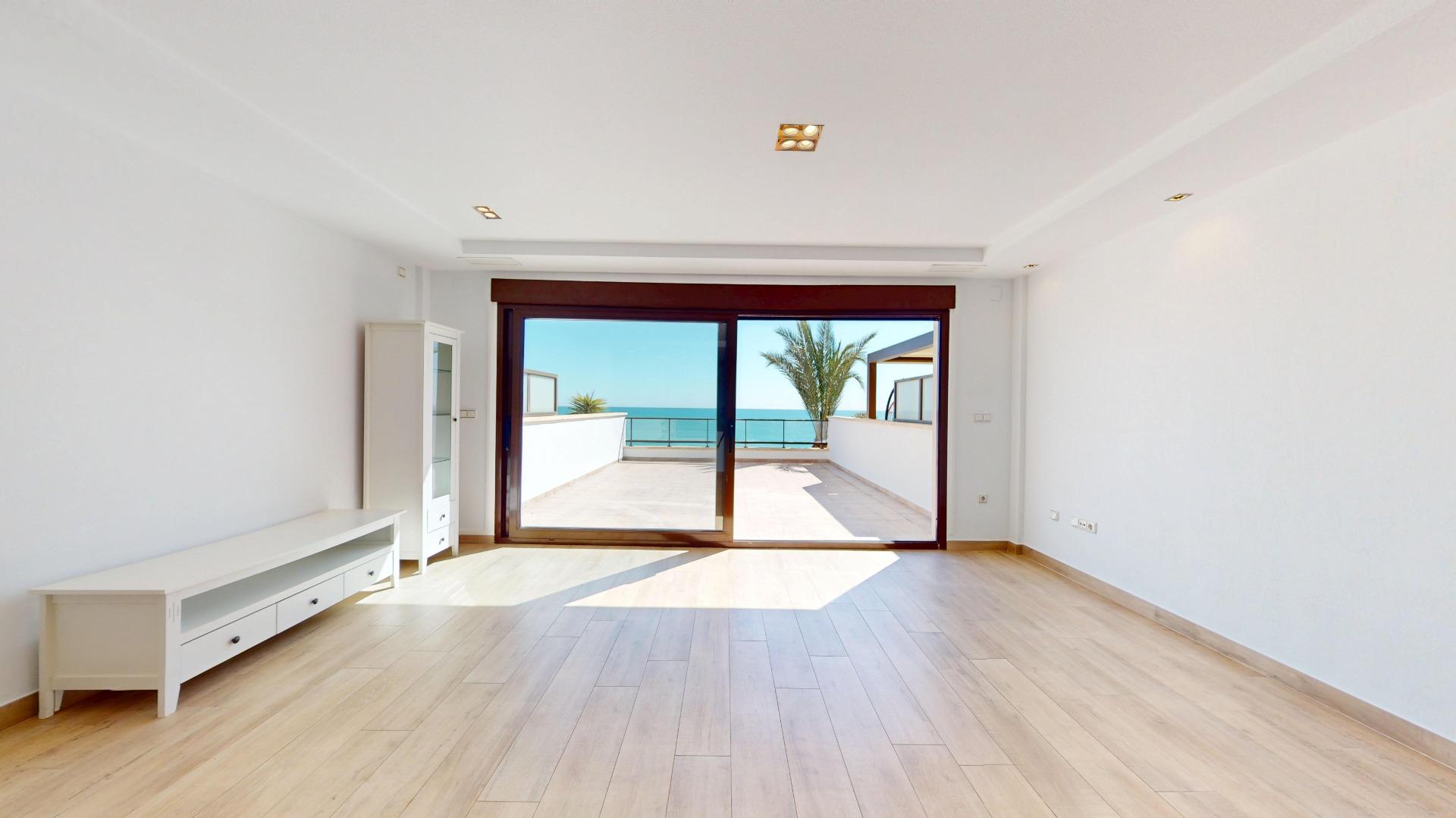 10-4 Exclusivo dúplex en primera línea de playa en Arenales del Sol