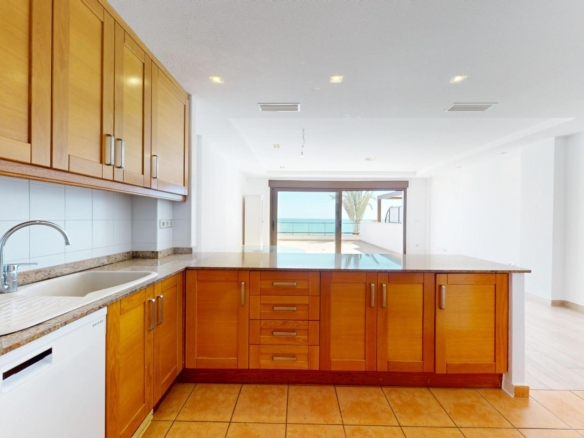 Exclusivo dúplex en primera línea de playa en Arenales del Sol