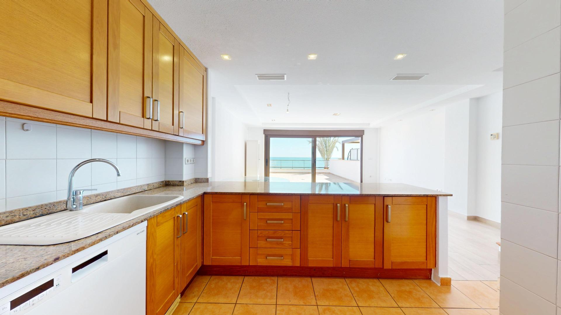10-6 Exclusivo dúplex en primera línea de playa en Arenales del Sol