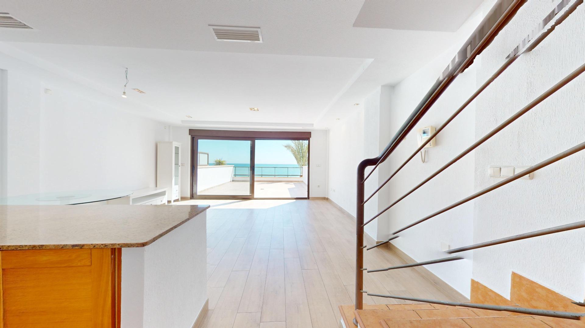 10-9 Exclusivo dúplex en primera línea de playa en Arenales del Sol