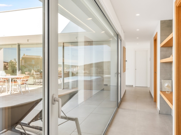 Villa terminada de muy buenas calidades en Cumbre del Sol