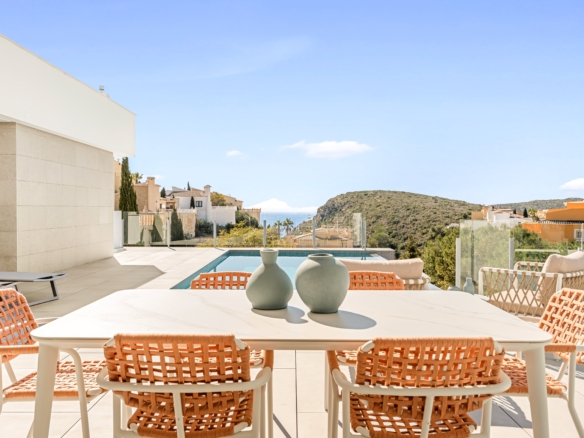 Villa terminada de muy buenas calidades en Cumbre del Sol