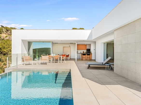Villa terminada de muy buenas calidades en Cumbre del Sol