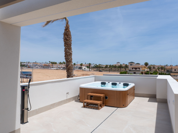 Villas en construcion cerca de prestigioso camo de golf en Los Alcázares