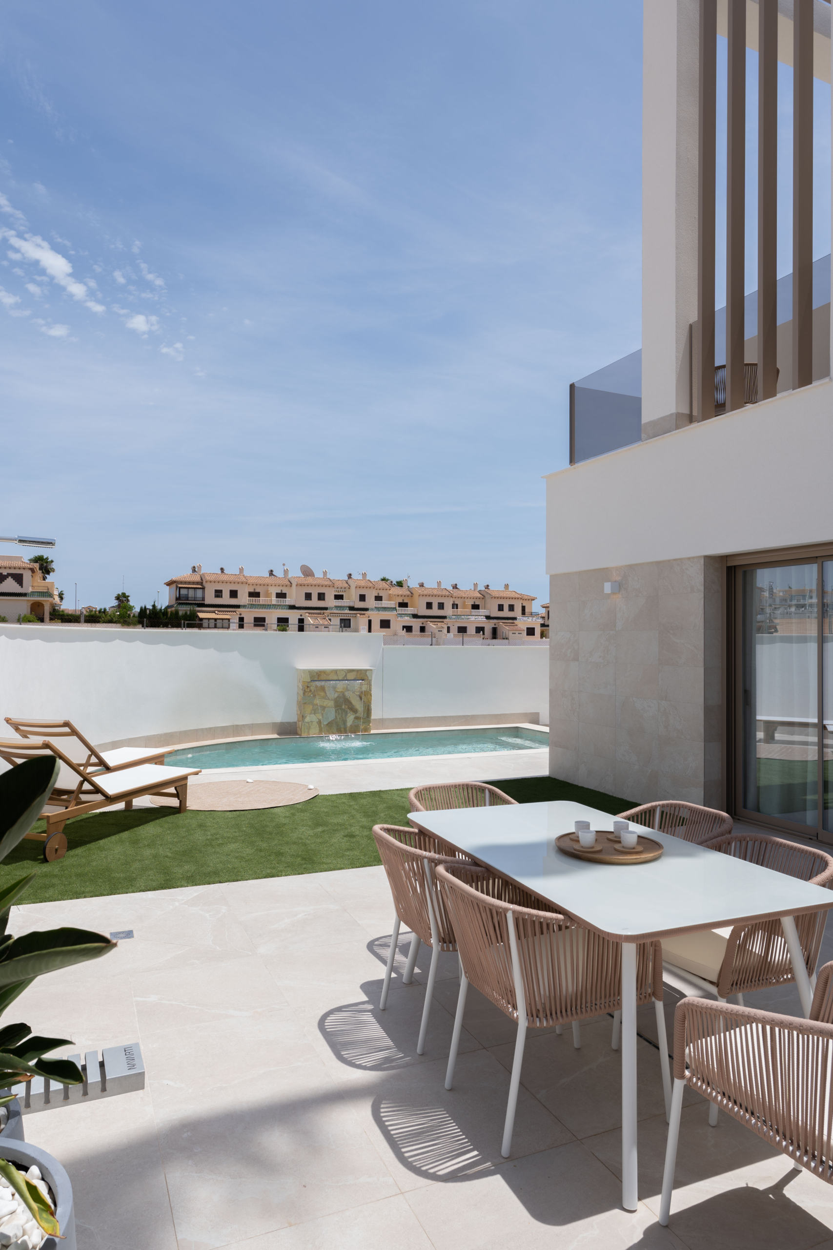 AREAbeach VI – Show House IV (66) Villas en construcion cerca de prestigioso camo de golf en Los Alcázares
