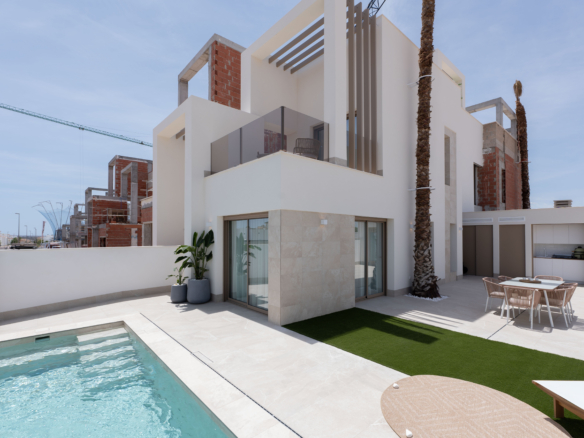 Villas en construcion cerca de prestigioso camo de golf en Los Alcázares