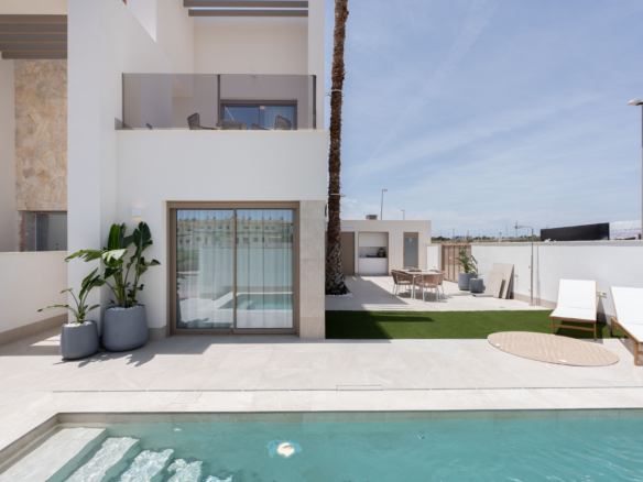 Villas en construcion cerca de prestigioso camo de golf en Los Alcázares