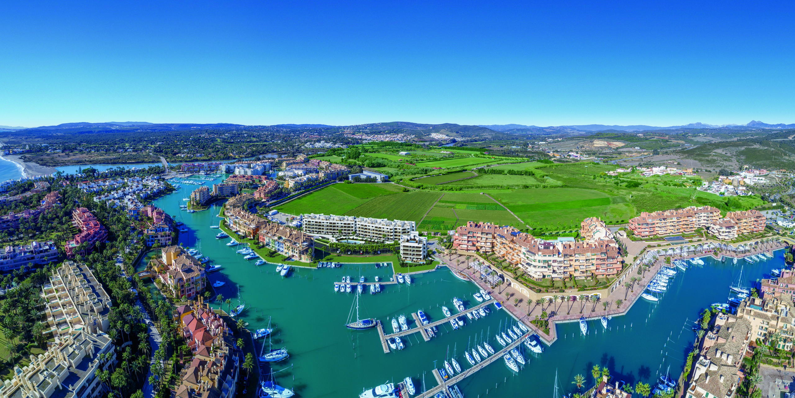Vivir entre el mar y el golf en Manilva, Málaga