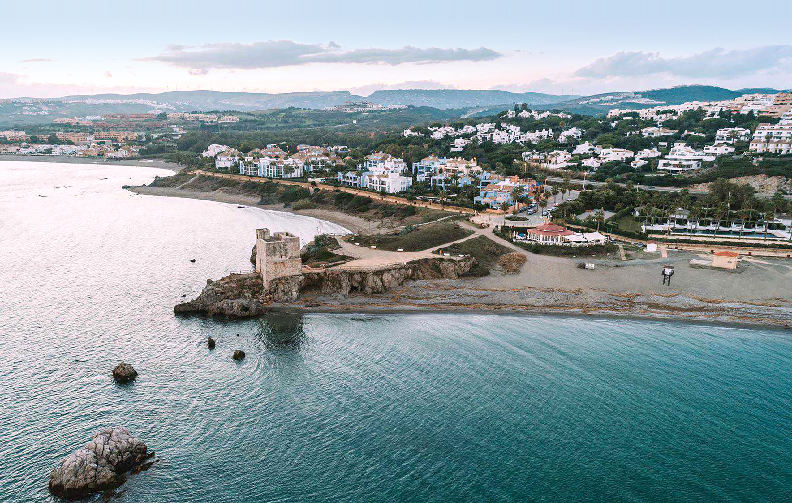 Vivir entre el mar y el golf en Manilva, Málaga