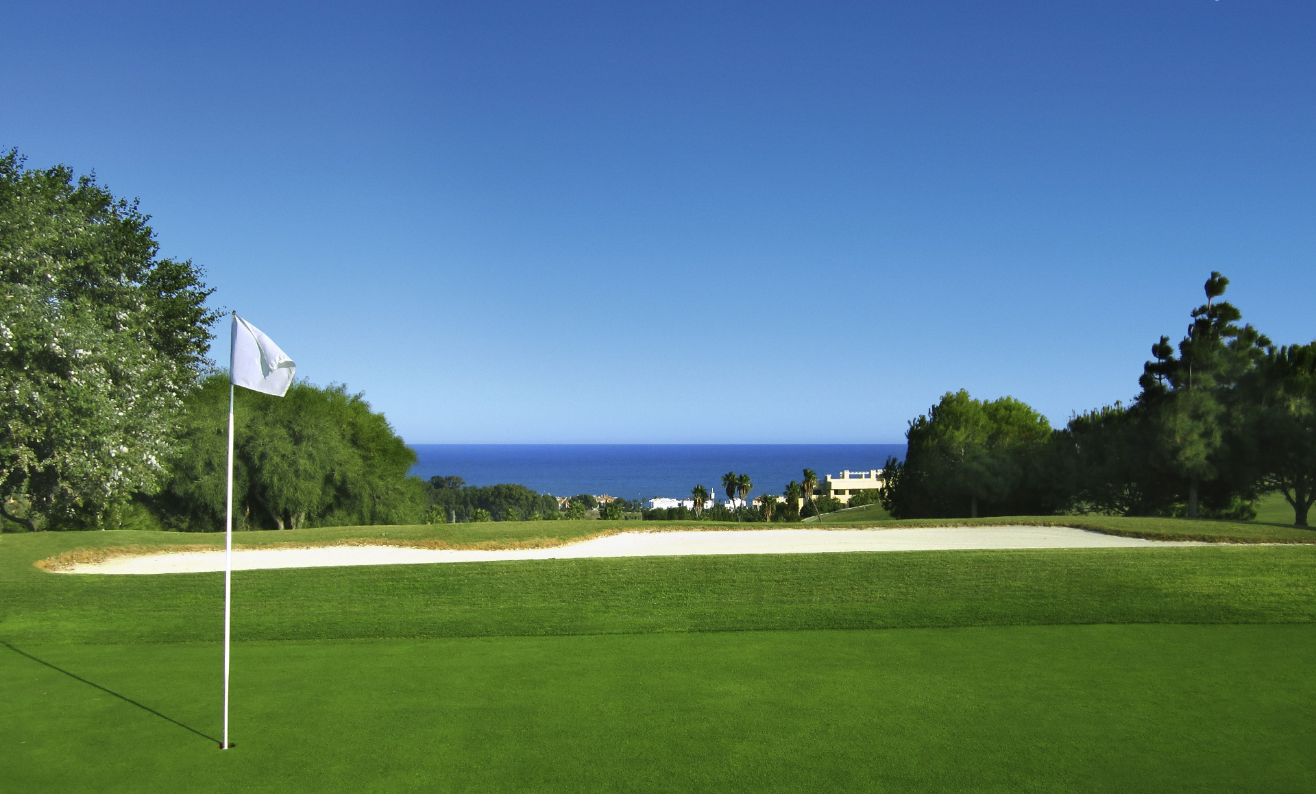 Vivir entre el mar y el golf en Manilva, Málaga