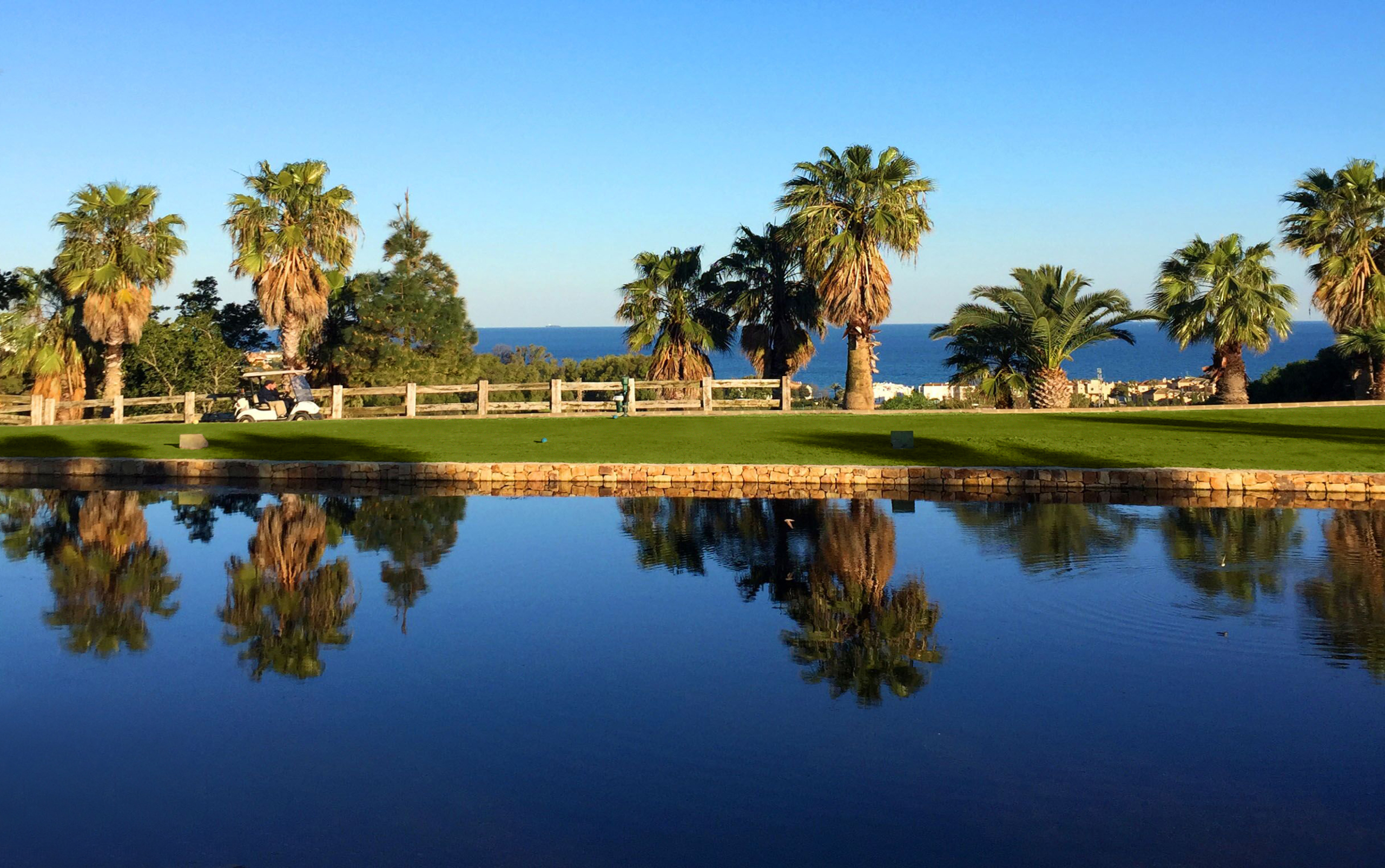 Vivir entre el mar y el golf en Manilva, Málaga
