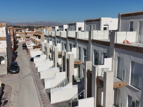 Exclusivos adosados de obra nueva en Gran Alacant, Alicante