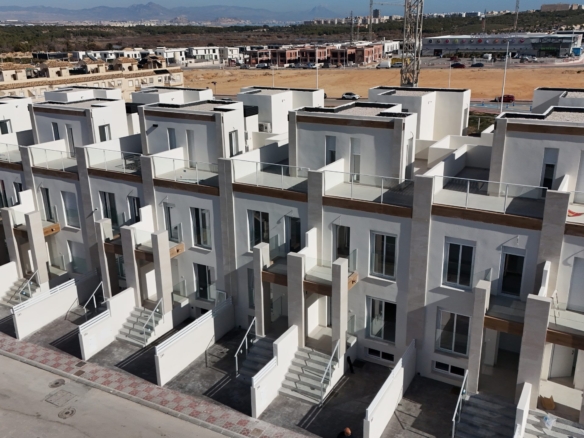 Exclusivos adosados de obra nueva en Gran Alacant, Alicante