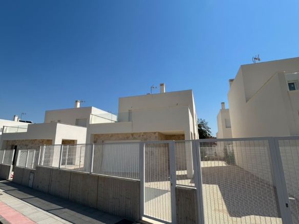 Villas independientes de nueva construccion en Hondón de las Nieves