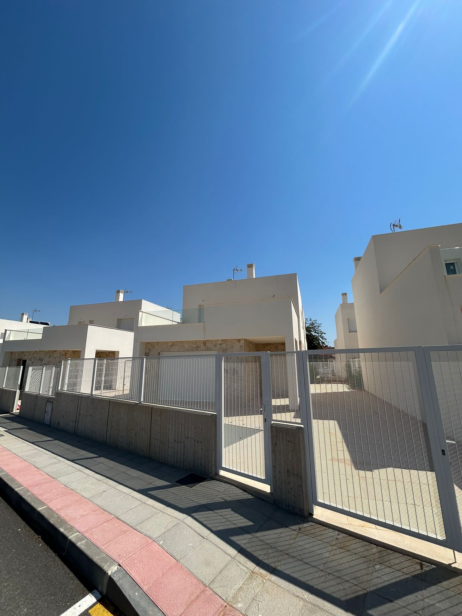 Villas independientes de nueva construccion en Hondón de las Nieves