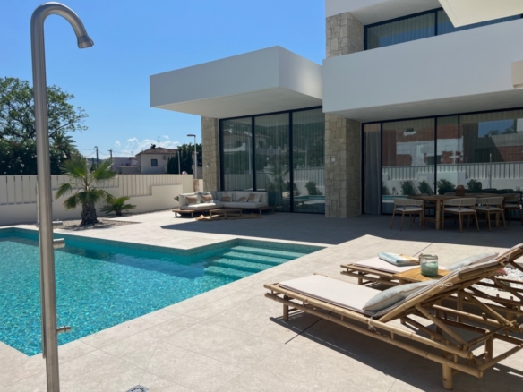 Villa de lujo contemporánea en Dénia