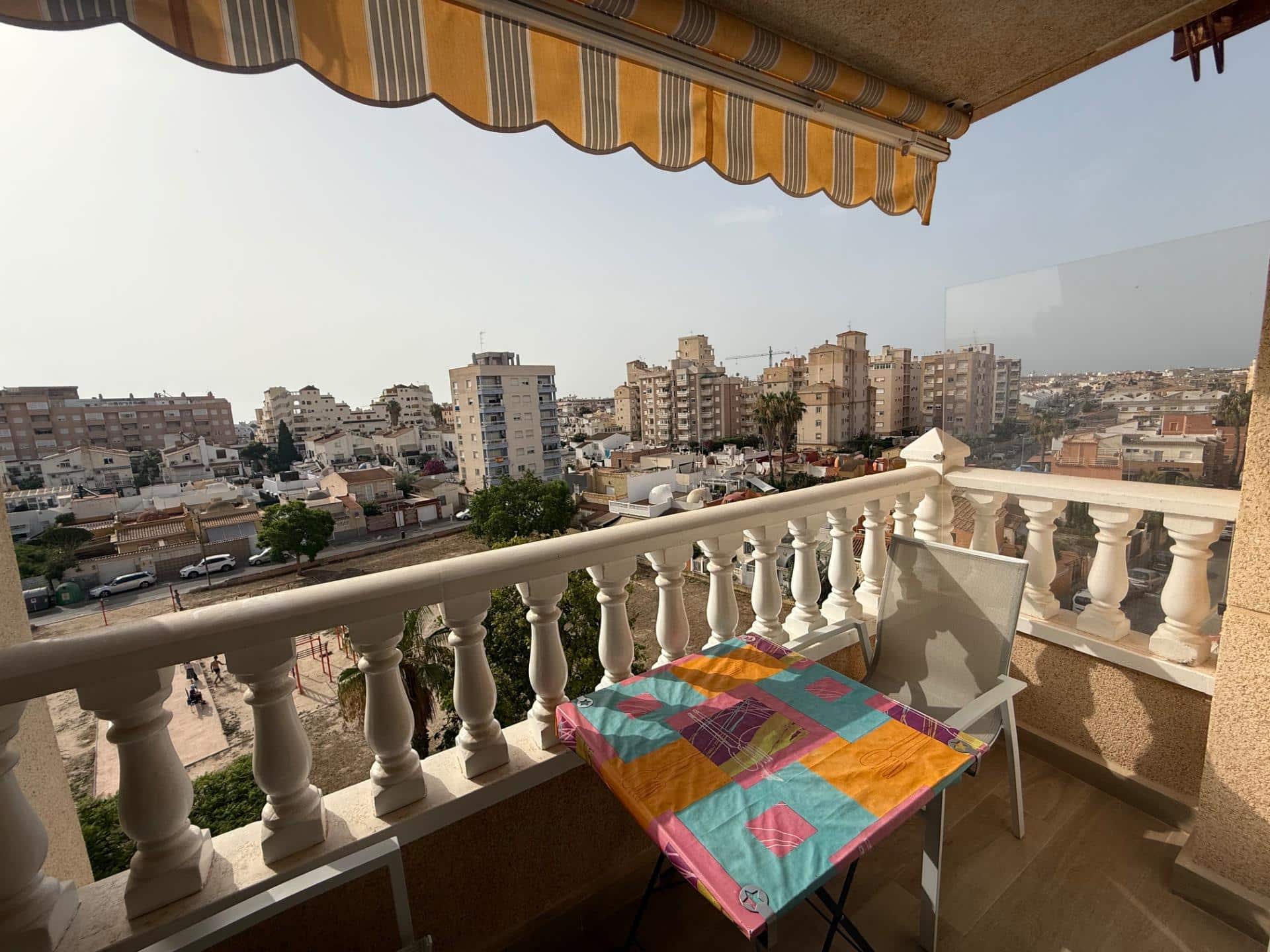 Apartamento con terraza, piscina y parking en Nueva Torrevieja