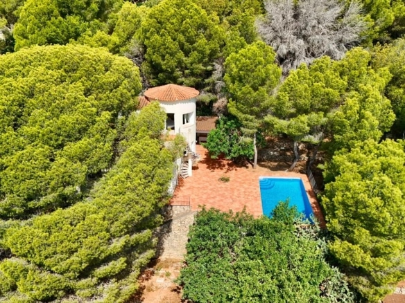 Chalet independiente con vistas al mar y al Montgó