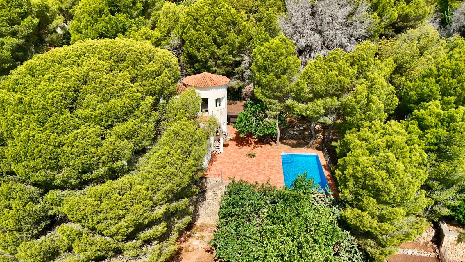 Chalet independiente con vistas al mar y al Montgó
