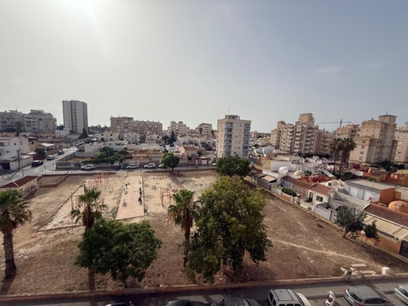 Apartamento con terraza, piscina y parking en Nueva Torrevieja